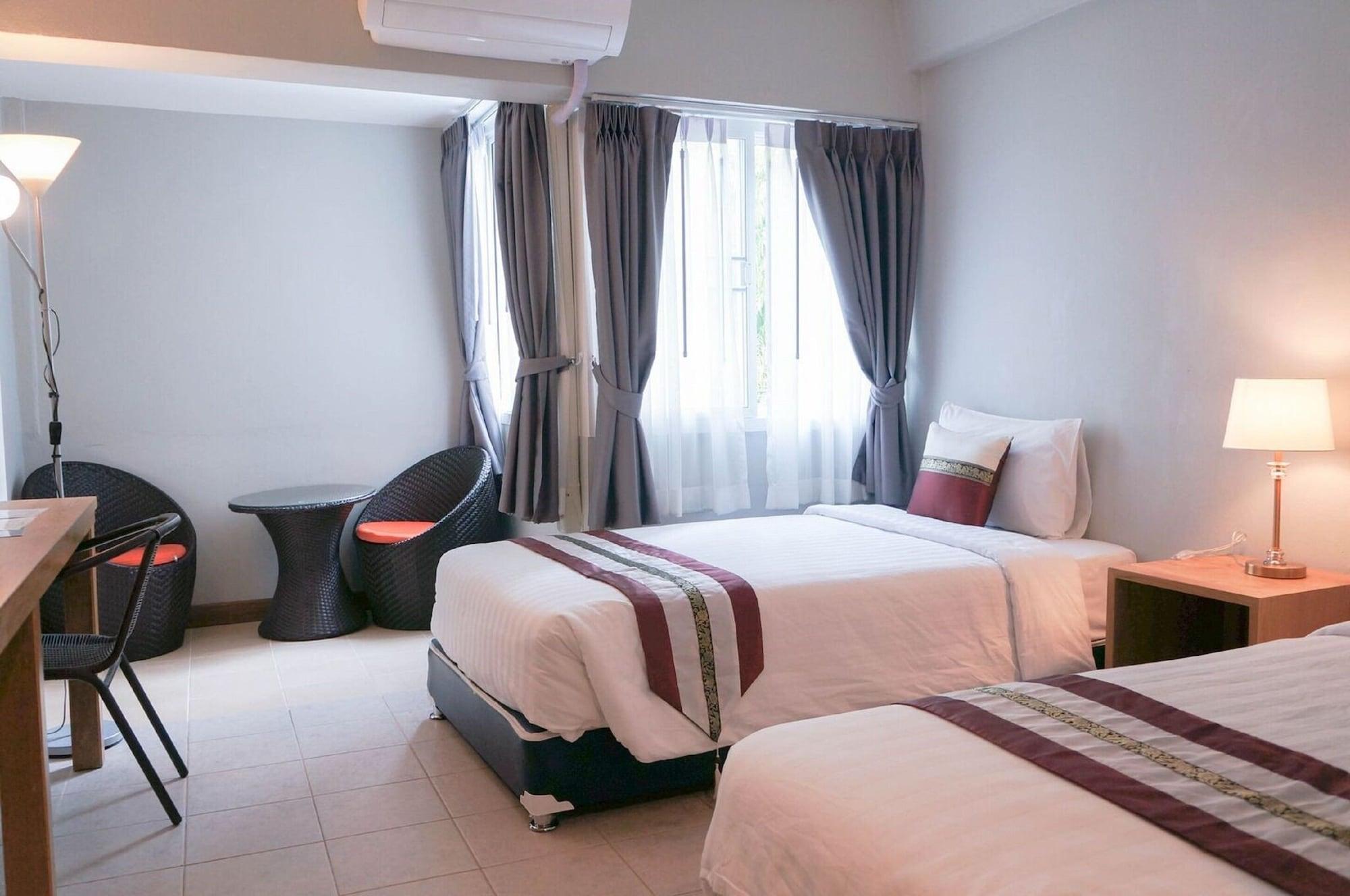 Ratana Hotel Chiang Mai Bagian luar foto