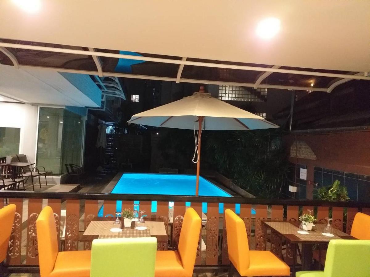 Ratana Hotel Chiang Mai Bagian luar foto